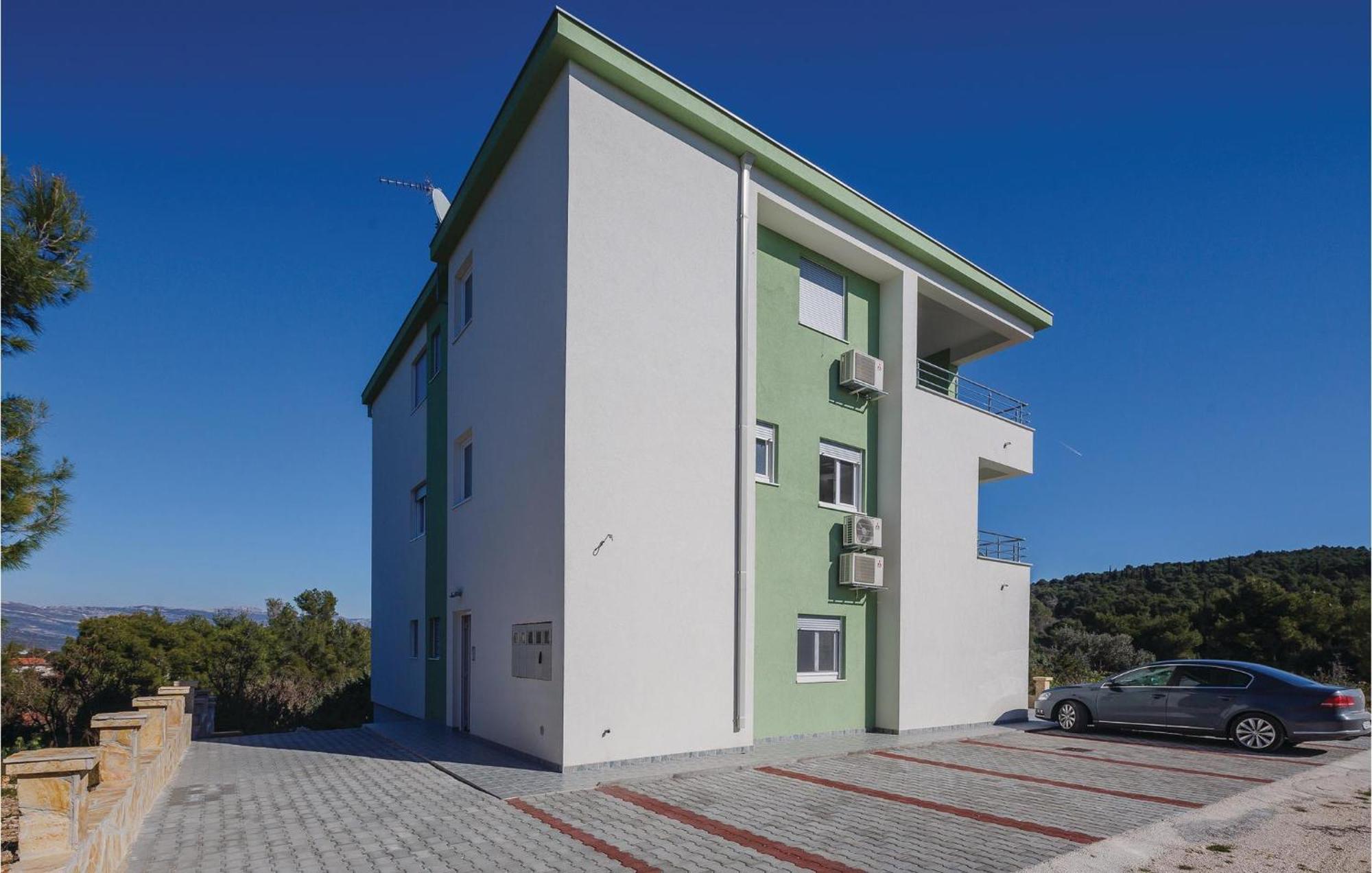 Amazing Apartment In Saldun With Wifi Трогир Экстерьер фото